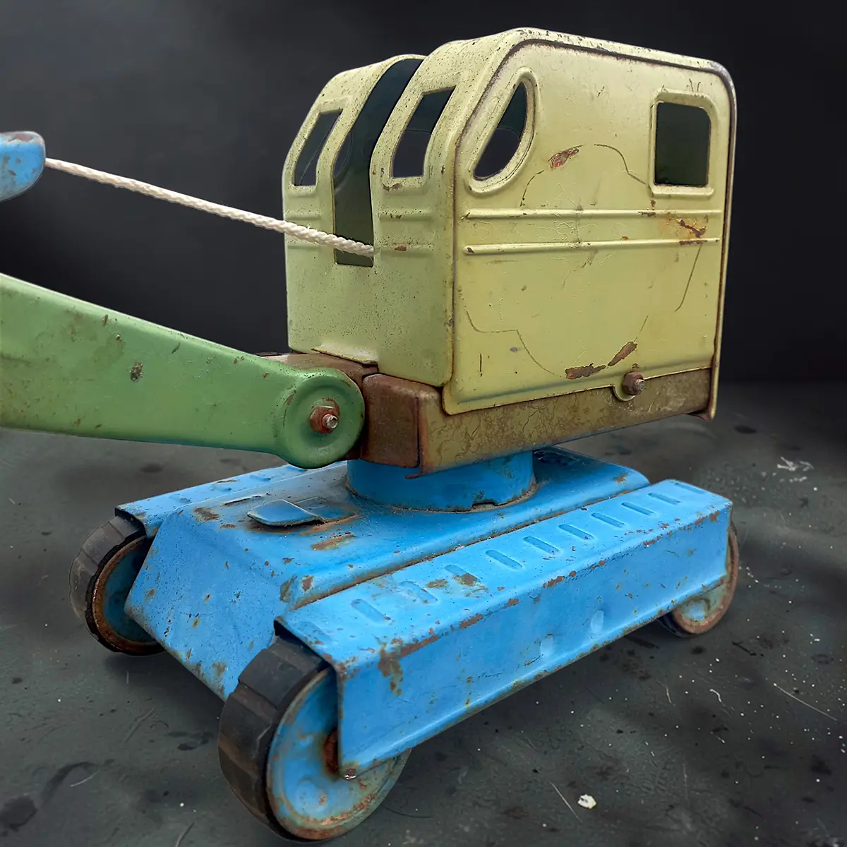 Sovjetisk bliklegetøj kran – AZLK Moskvich – original patina - Billede 15