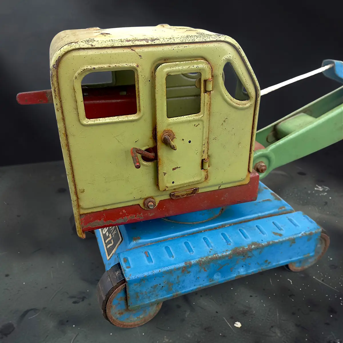 Sovjetisk bliklegetøj kran – AZLK Moskvich – original patina - Billede 3