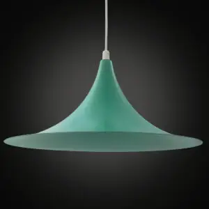 Strini Belysning Trompet 1026 pendel fra 1970’erne i mintgrøn lak – dansk design med karakteristisk trompetformet skærm (senere bemalet).