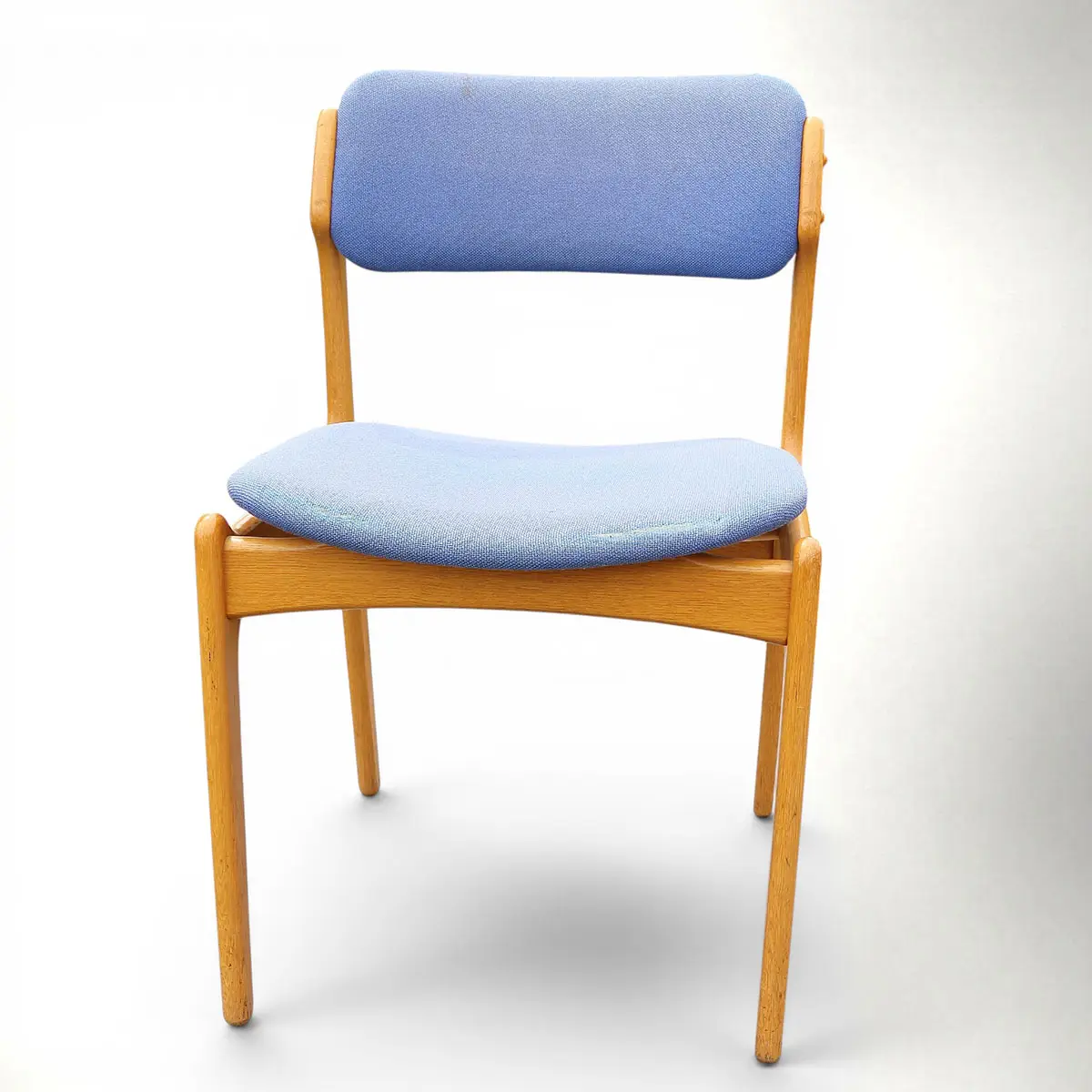 Erik Buch Model 49 spisebordsstol i eg – dansk design fra O.D. Møbler - Billede 3