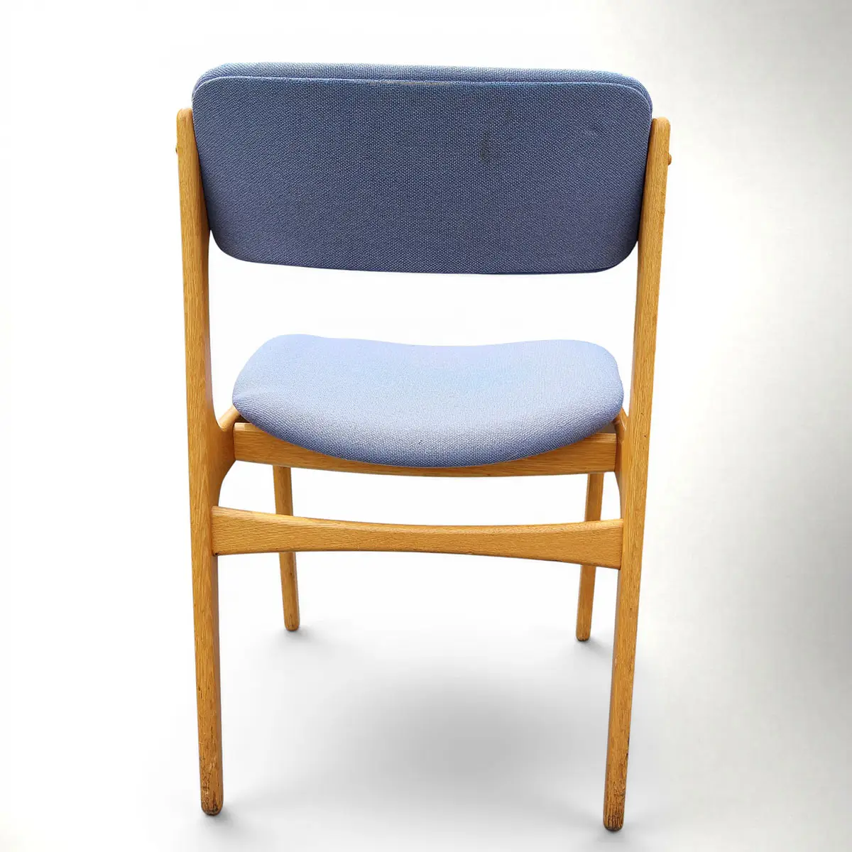 Erik Buch Model 49 spisebordsstol i eg – dansk design fra O.D. Møbler - Billede 2