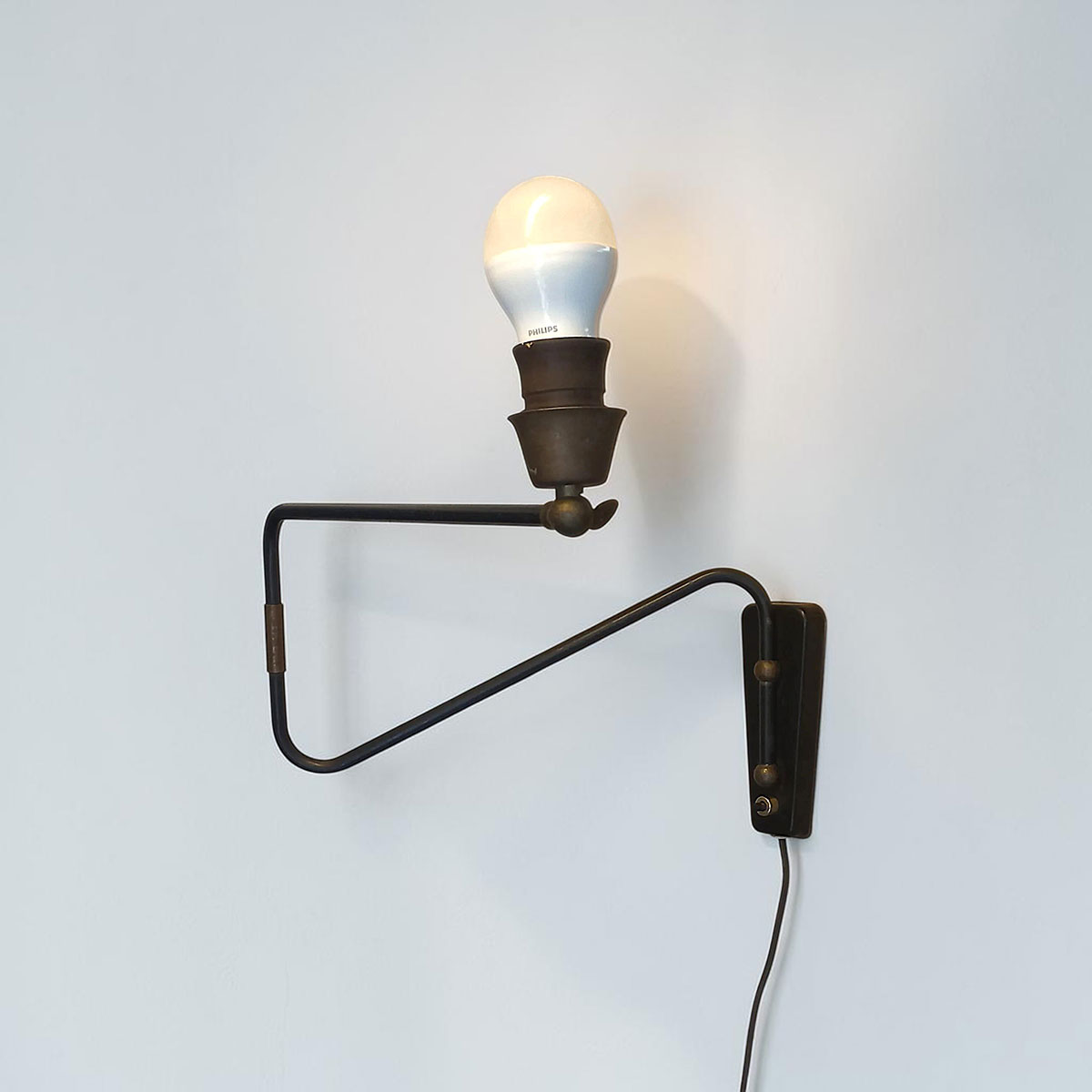 Fleksibel dansk væglampe i sort metal og messing – ca. 1955–60 - Billede 4