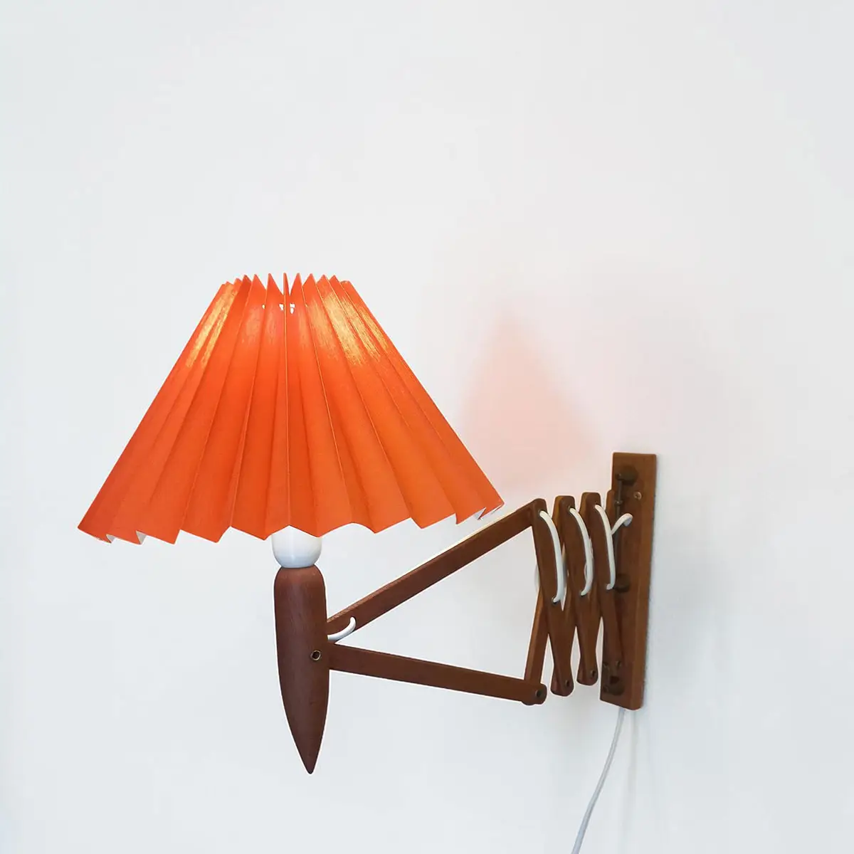 LYFA sakselampe i teak og messing – dansk vintage væglampe ca. 1960 - Billede 2