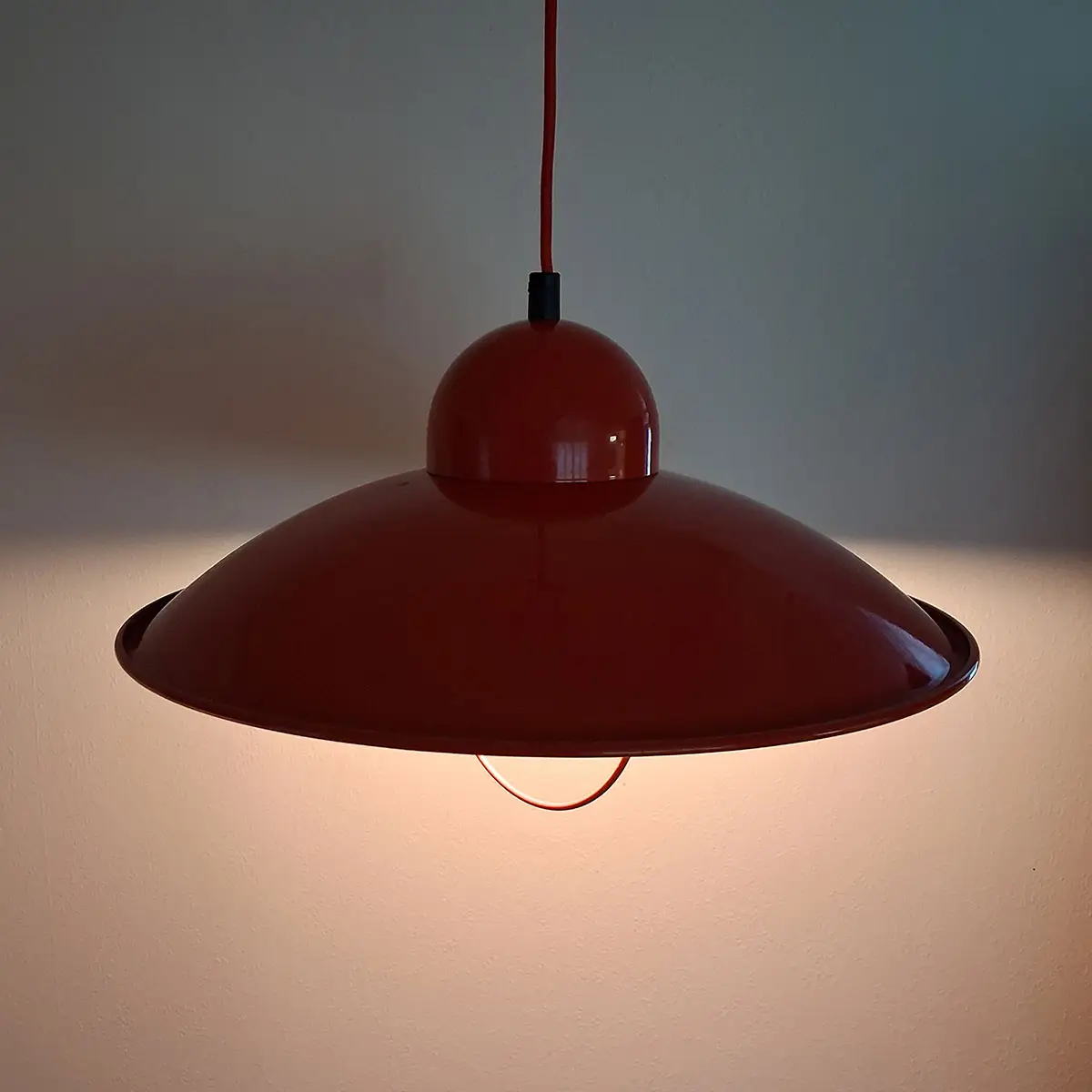 Stor rød skandinavisk pendel i metal fra 1970’erne – Ø43 cm - Billede 6