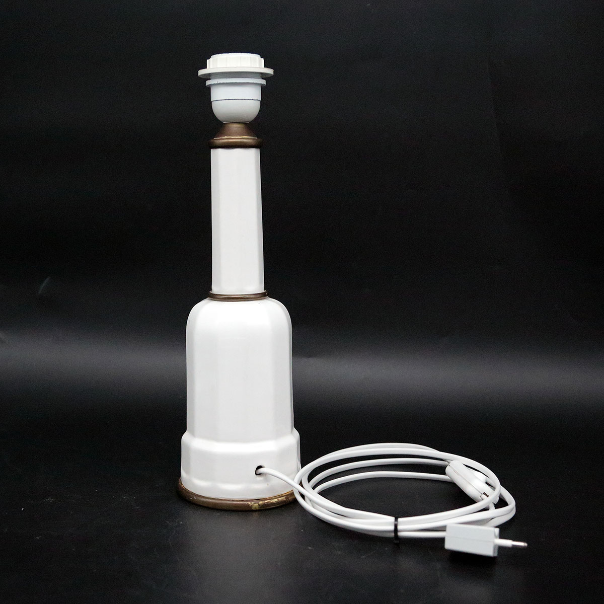 Elegant Heiberg bordlampe – hvidt porcelæn og varm messing - Billede 3