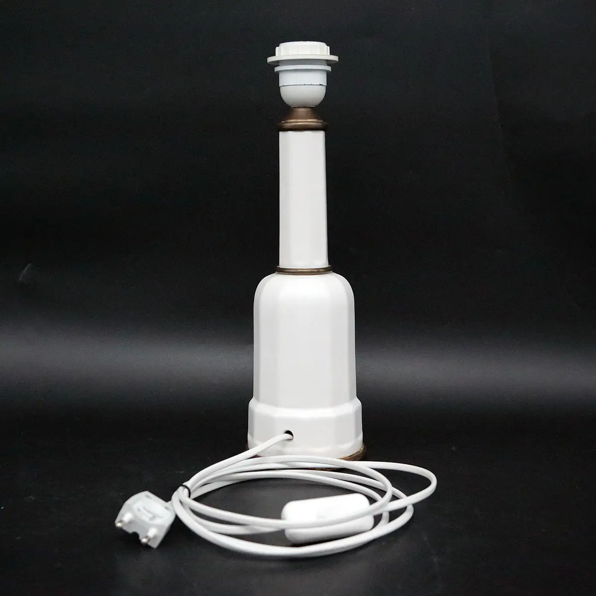 Elegant Heiberg bordlampe – hvidt porcelæn og varm messing - Billede 4