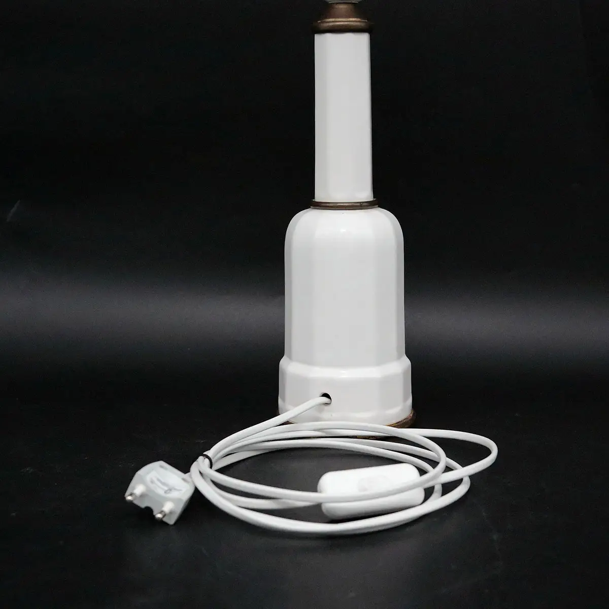 Elegant Heiberg bordlampe – hvidt porcelæn og varm messing - Billede 5