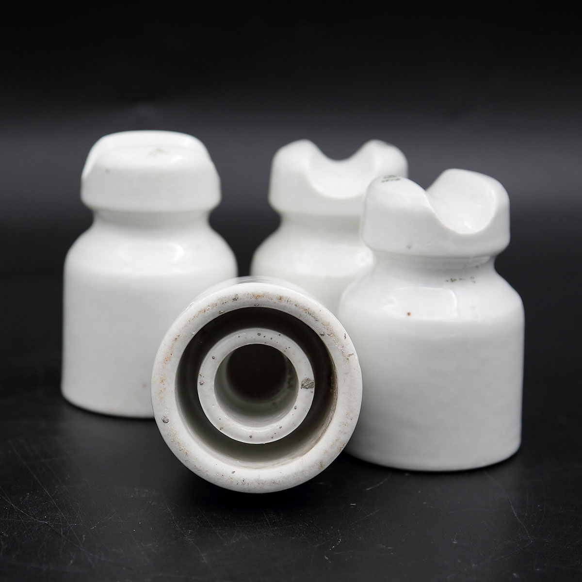 Norden porcelænsisolatorer fra 1960-70’erne – originale hvide elklokker - Billede 3